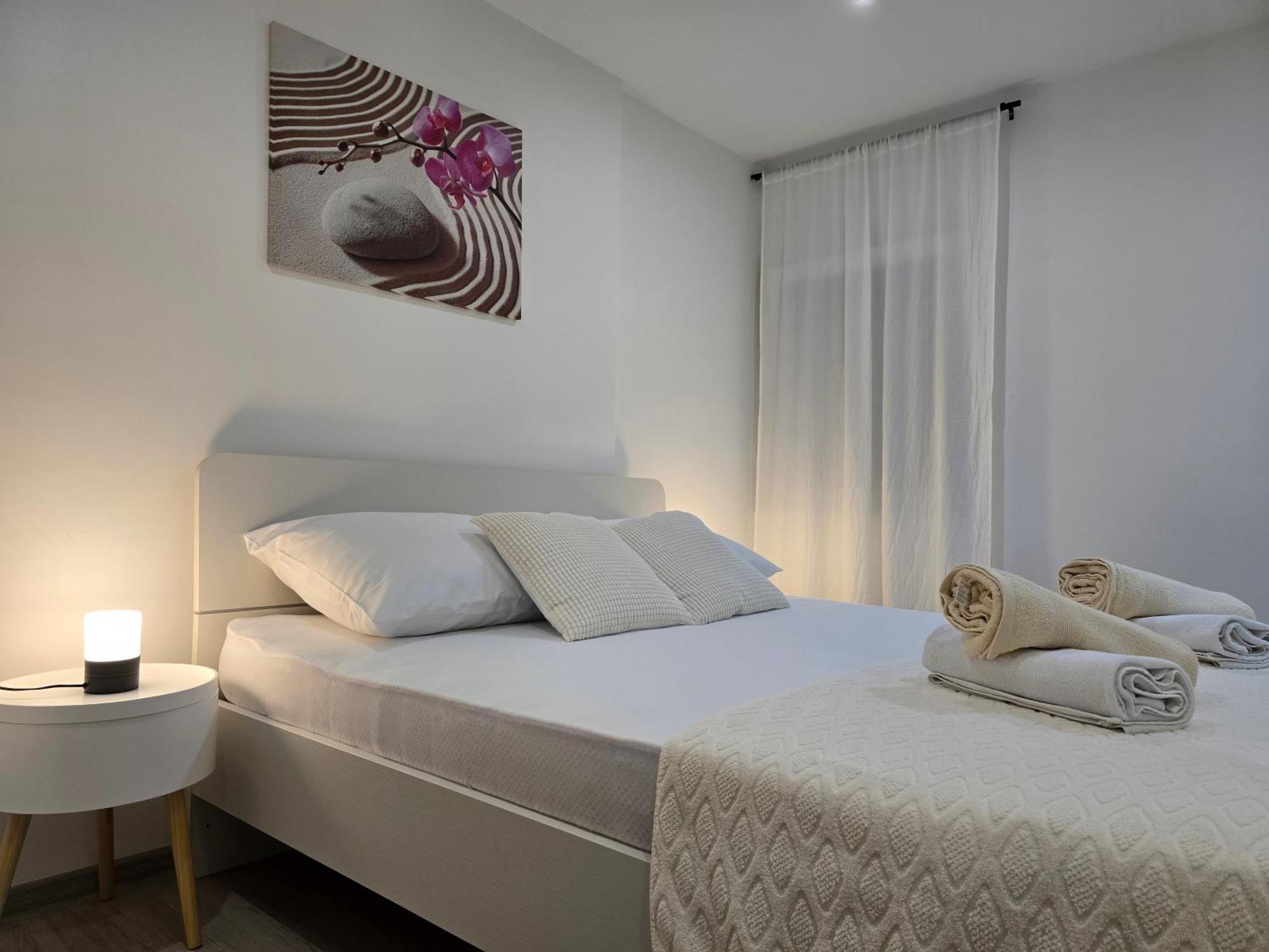 Apartment Blanca With Jacuzzi,Terase And Private Parking Kastela Bagian luar foto