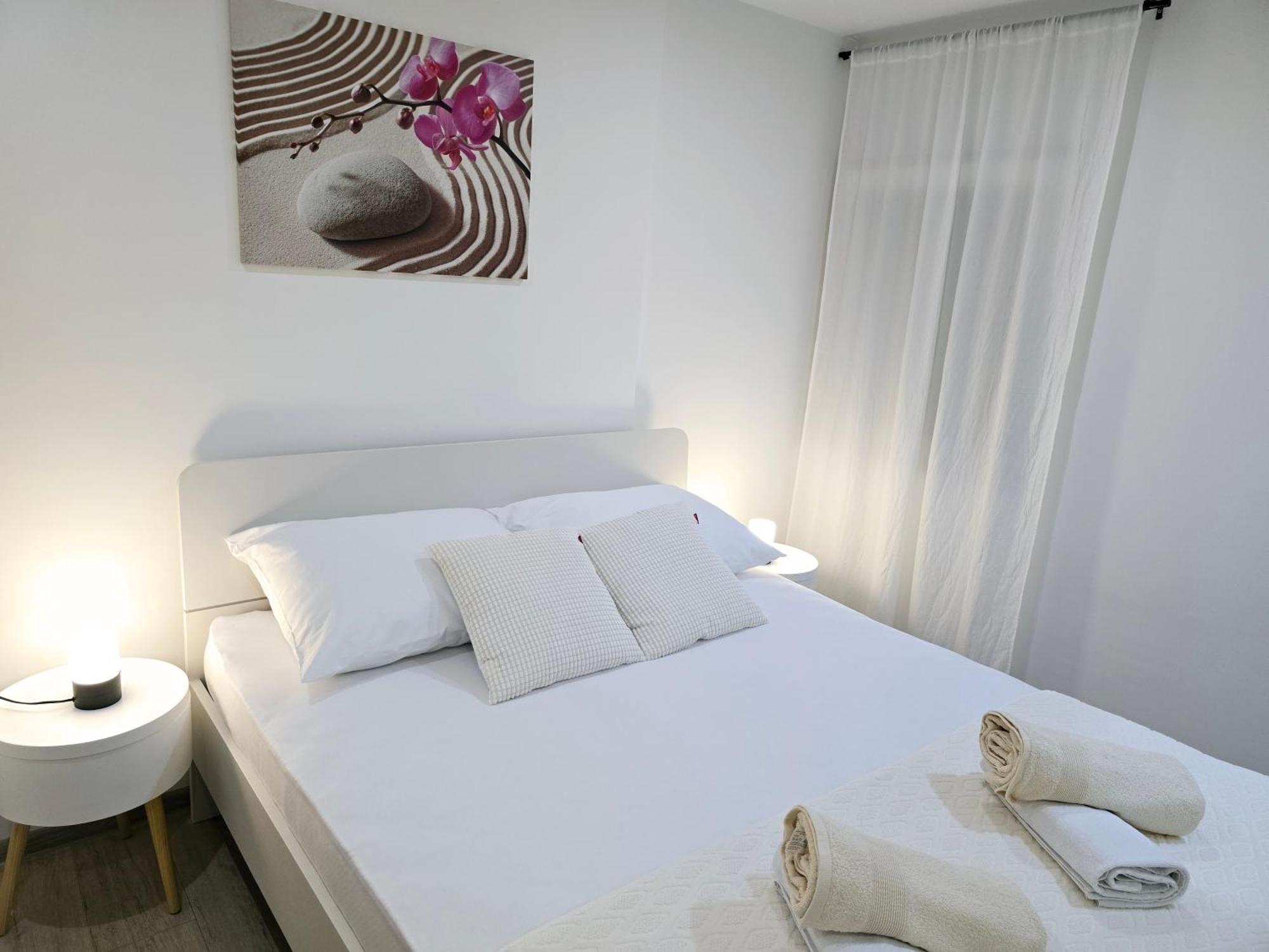 Apartment Blanca With Jacuzzi,Terase And Private Parking Kastela Bagian luar foto