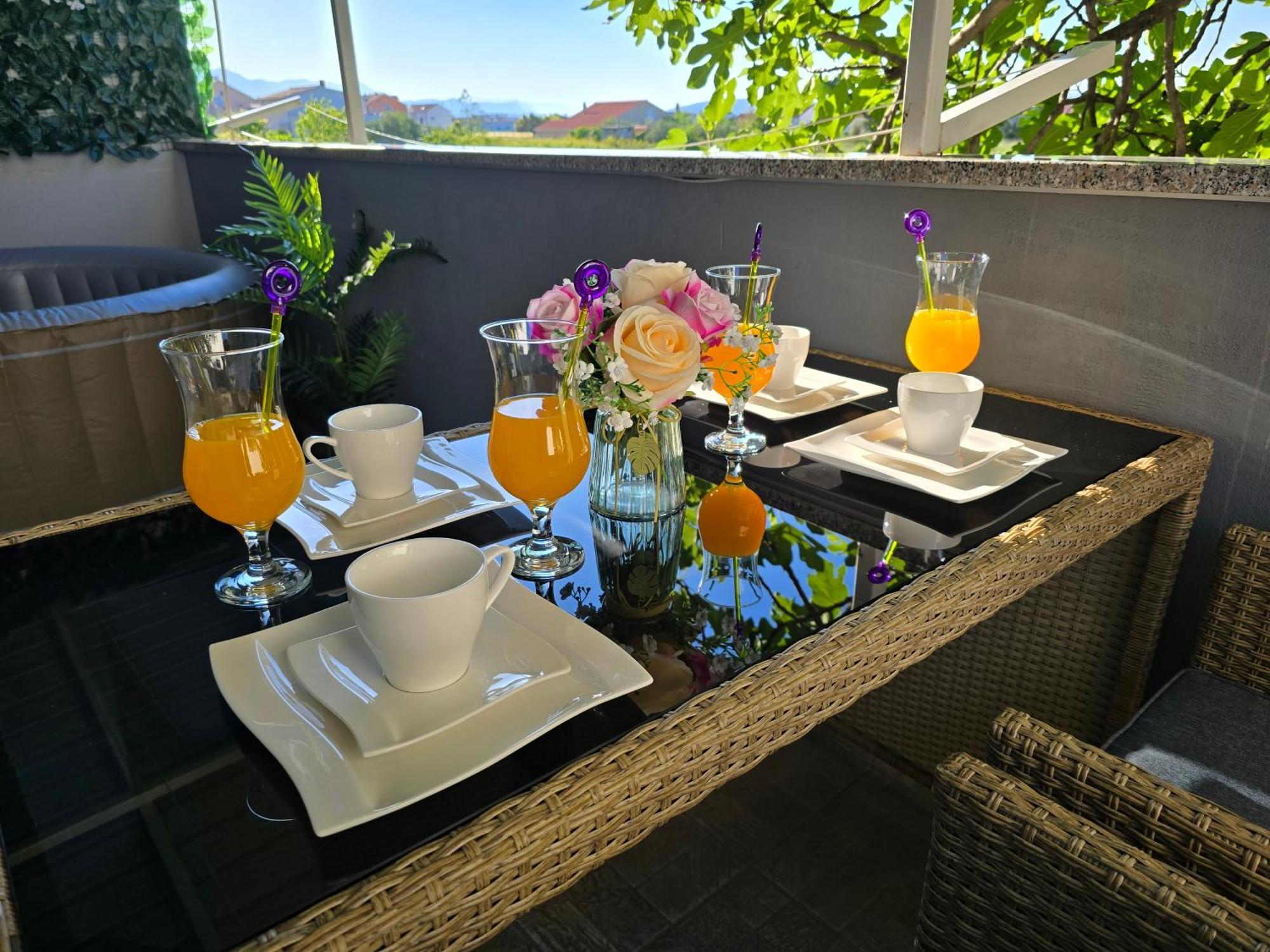 Apartment Blanca With Jacuzzi,Terase And Private Parking Kastela Bagian luar foto