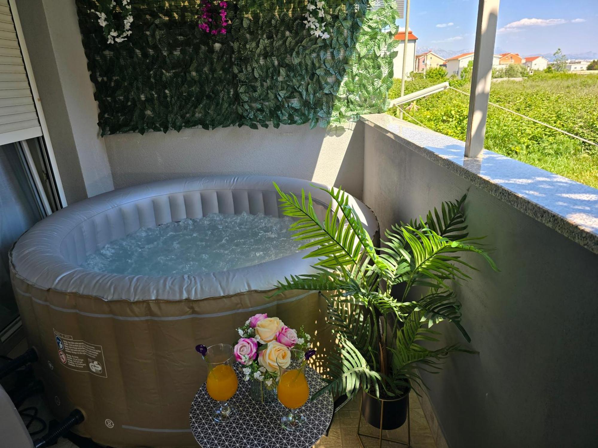 Apartment Blanca With Jacuzzi,Terase And Private Parking Kastela Bagian luar foto