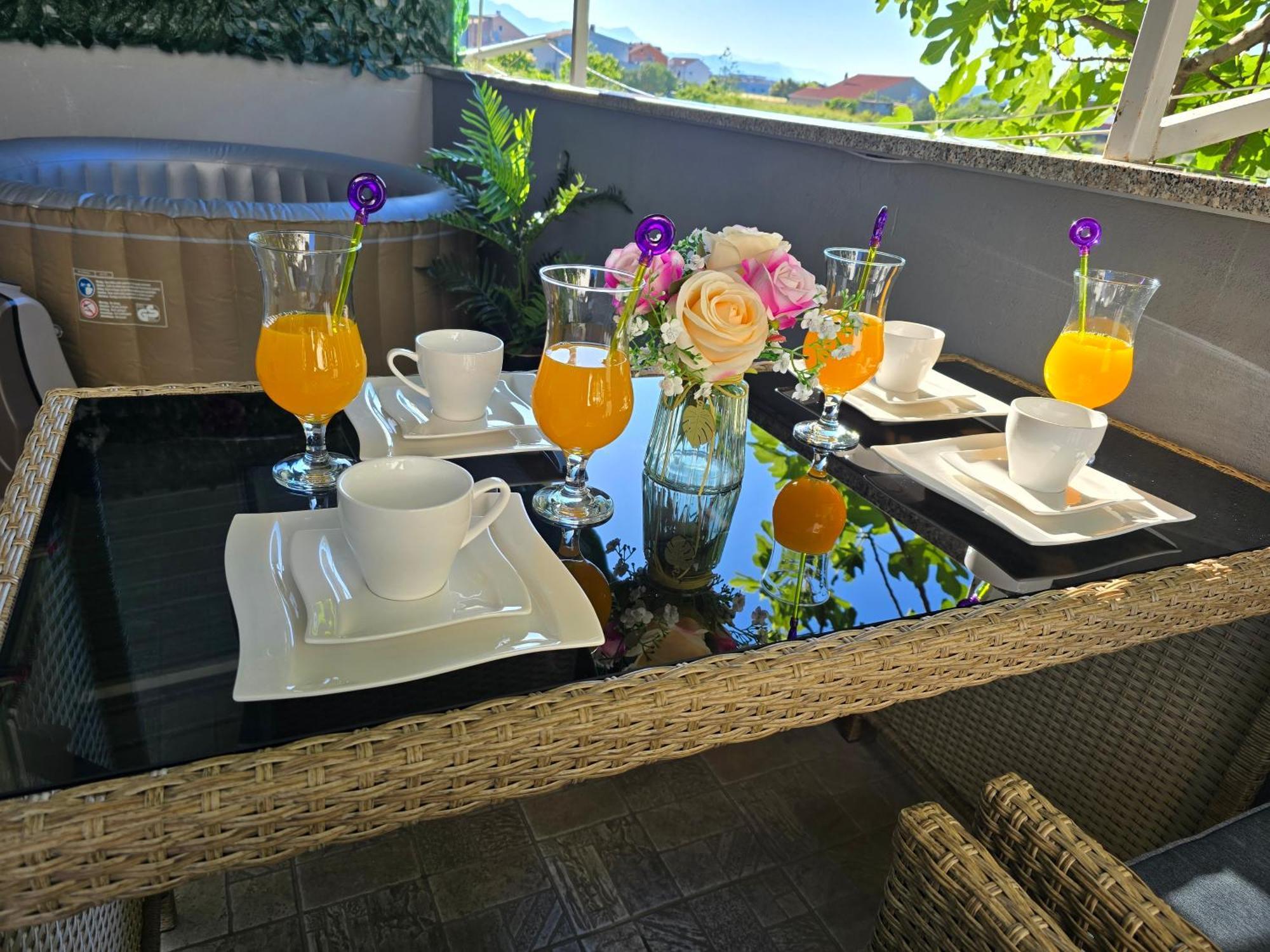Apartment Blanca With Jacuzzi,Terase And Private Parking Kastela Bagian luar foto