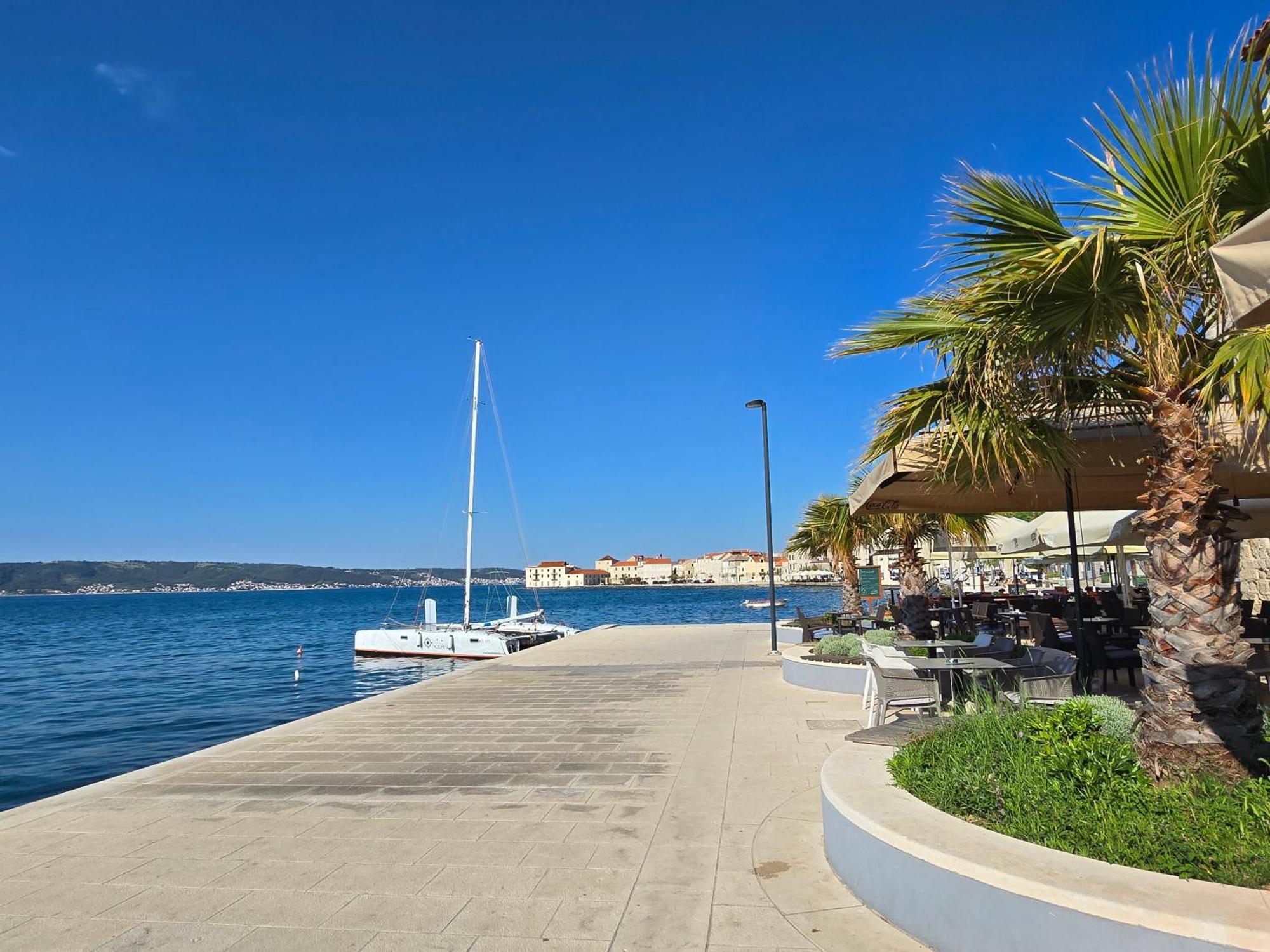 Apartment Blanca With Jacuzzi,Terase And Private Parking Kastela Bagian luar foto