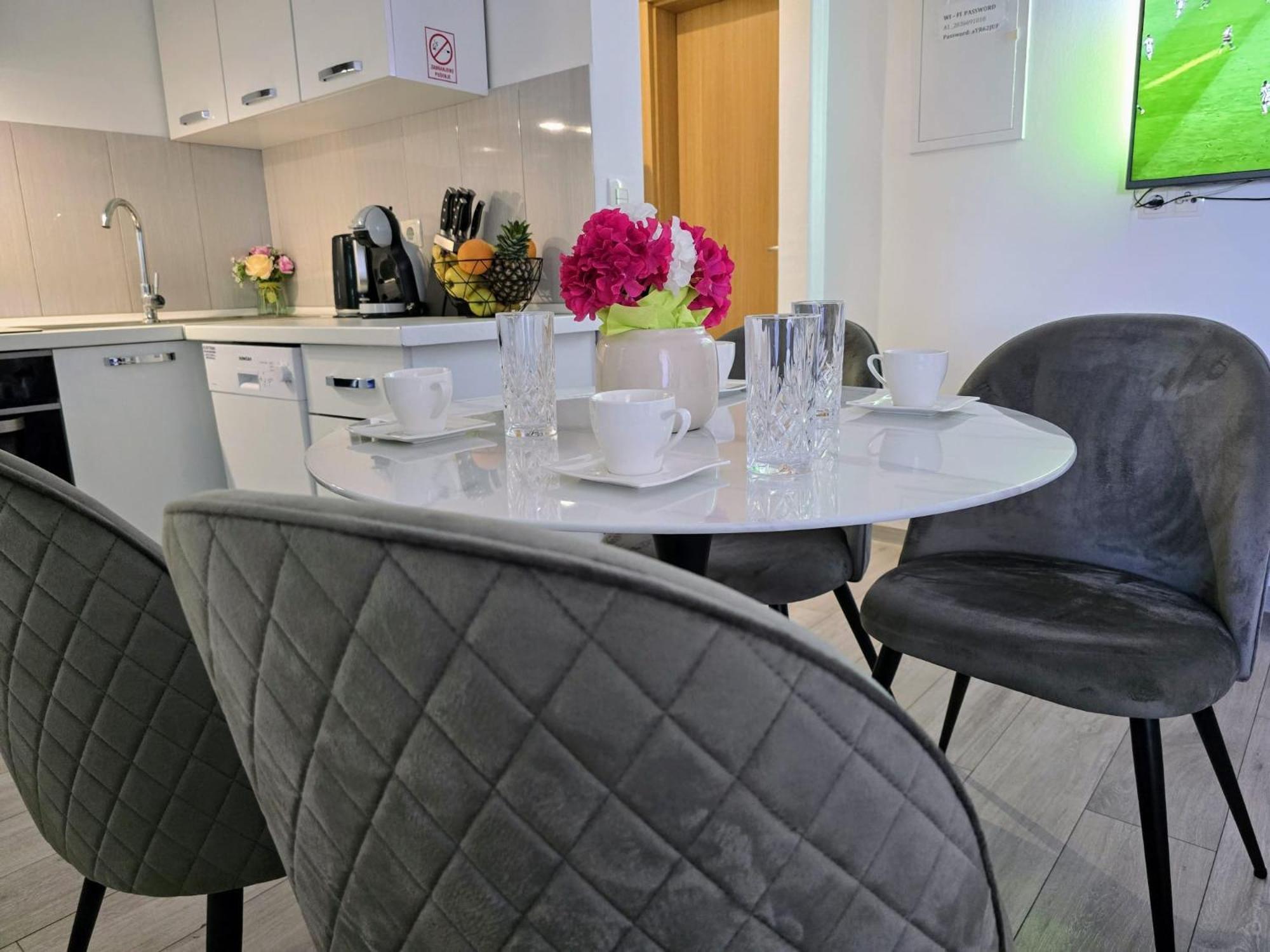 Apartment Blanca With Jacuzzi,Terase And Private Parking Kastela Bagian luar foto