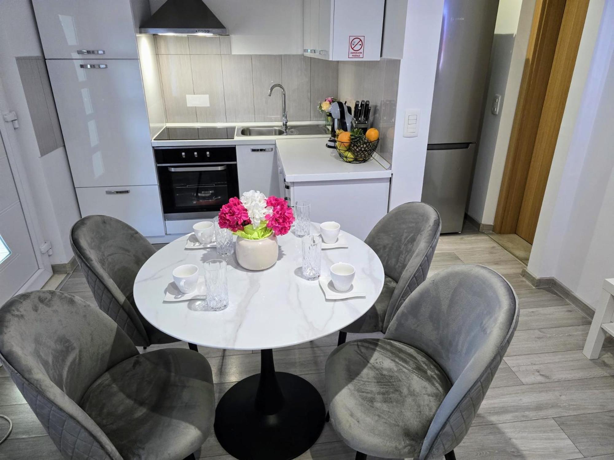 Apartment Blanca With Jacuzzi,Terase And Private Parking Kastela Bagian luar foto