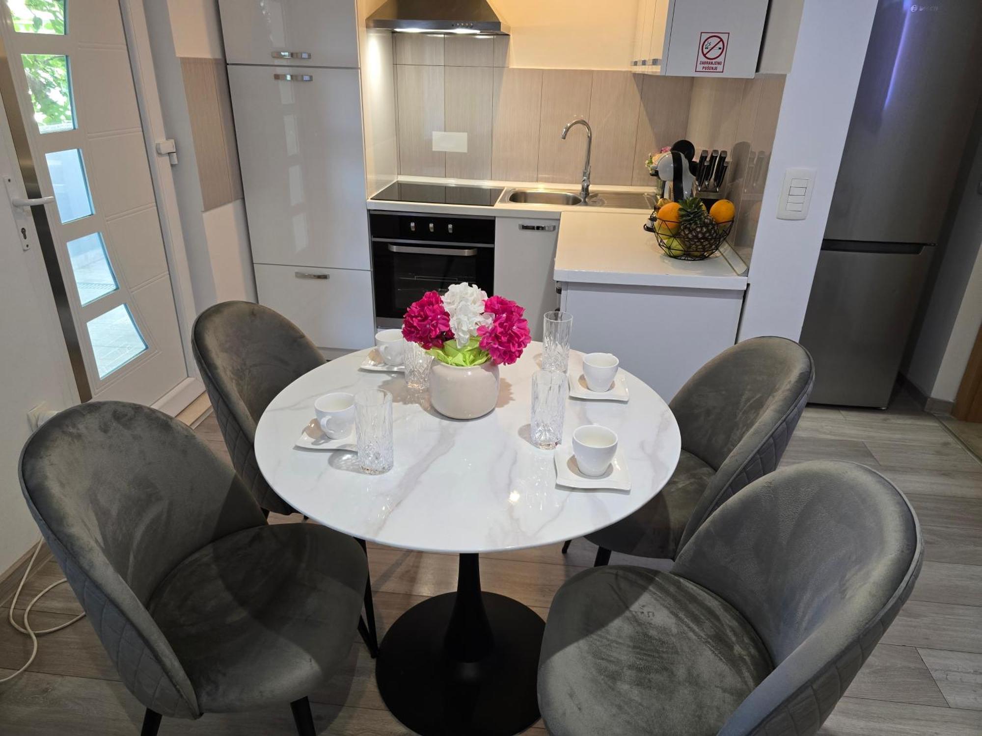 Apartment Blanca With Jacuzzi,Terase And Private Parking Kastela Bagian luar foto
