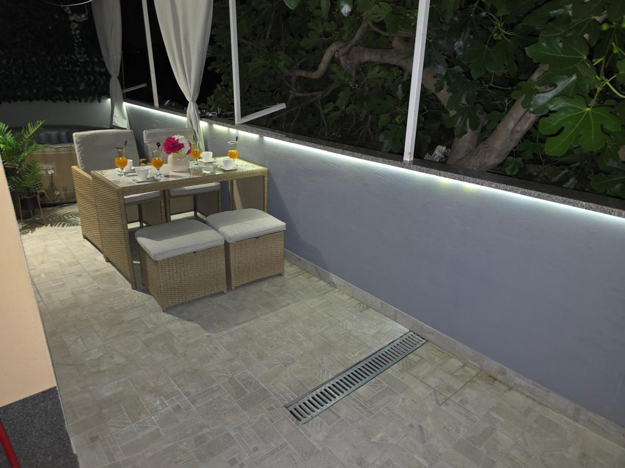 Apartment Blanca With Jacuzzi,Terase And Private Parking Kastela Bagian luar foto