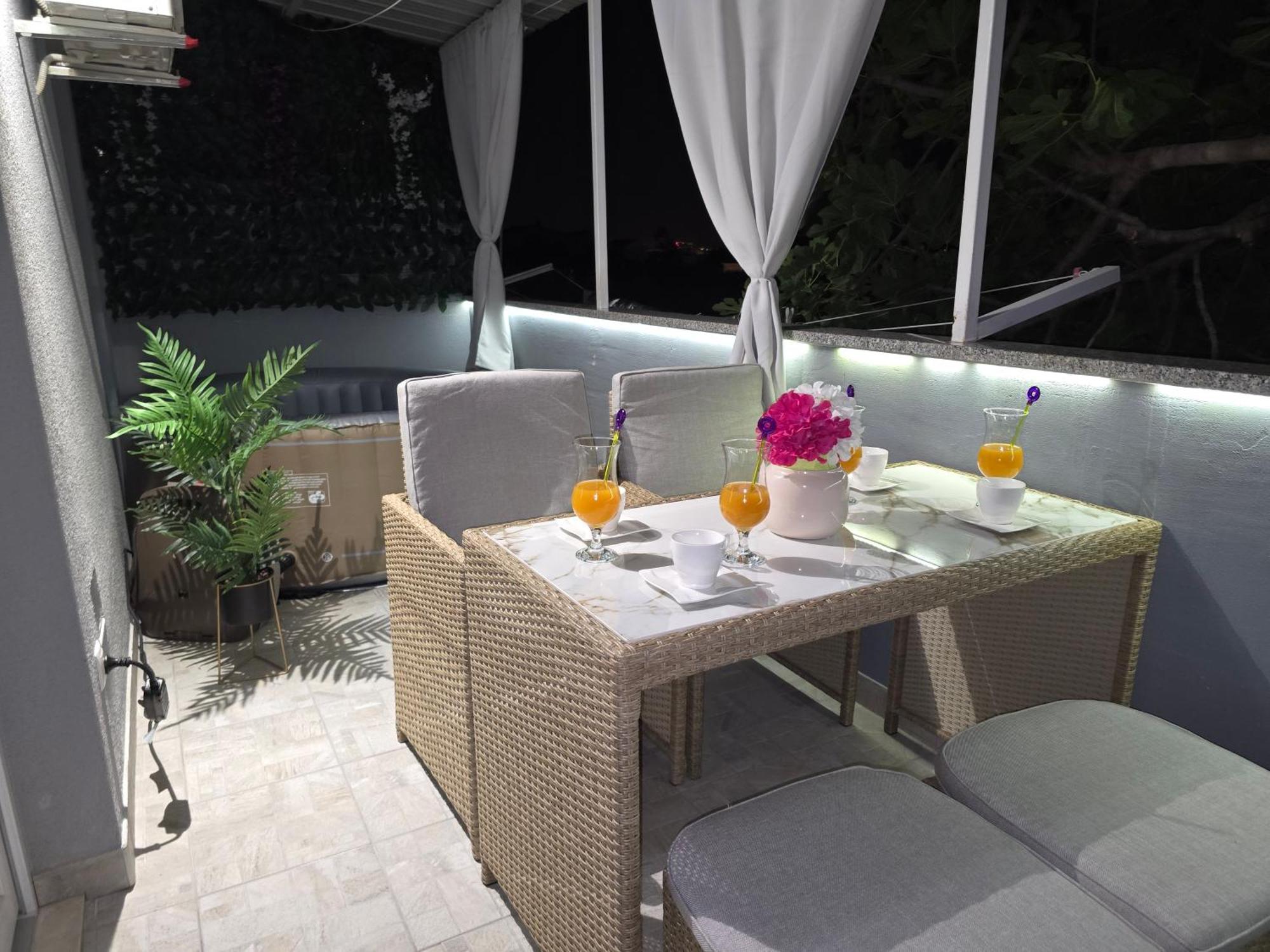 Apartment Blanca With Jacuzzi,Terase And Private Parking Kastela Bagian luar foto