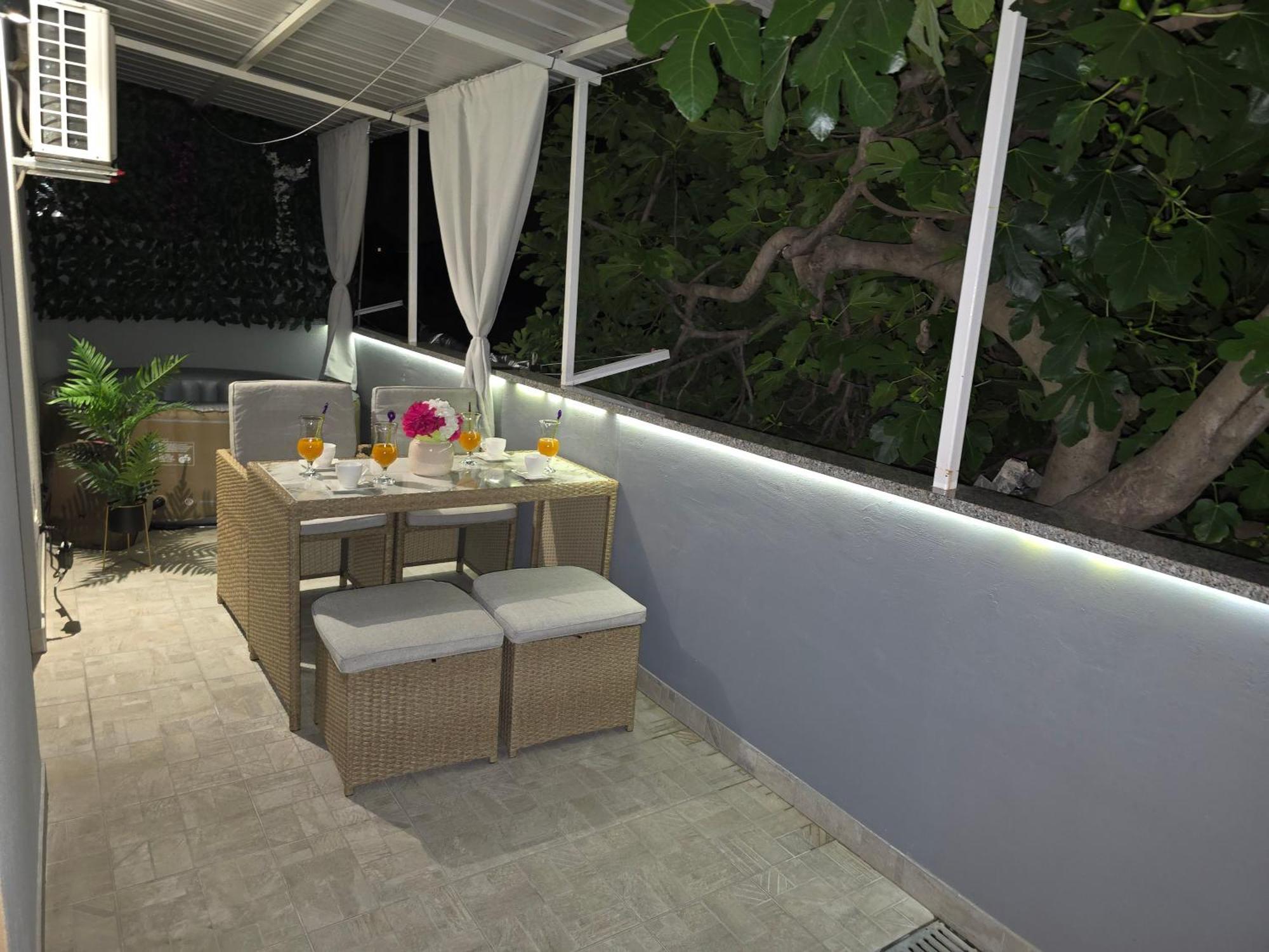 Apartment Blanca With Jacuzzi,Terase And Private Parking Kastela Bagian luar foto