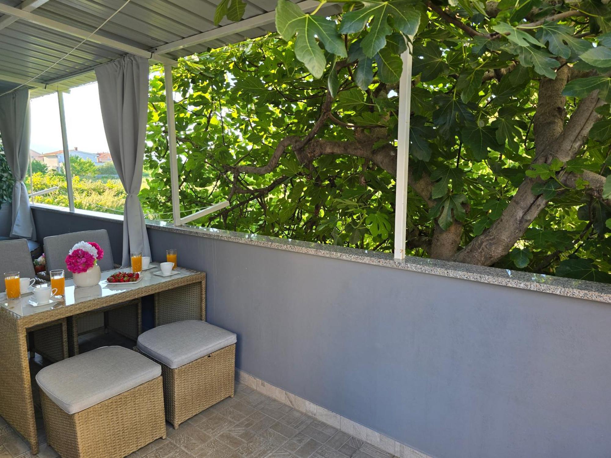 Apartment Blanca With Jacuzzi,Terase And Private Parking Kastela Bagian luar foto