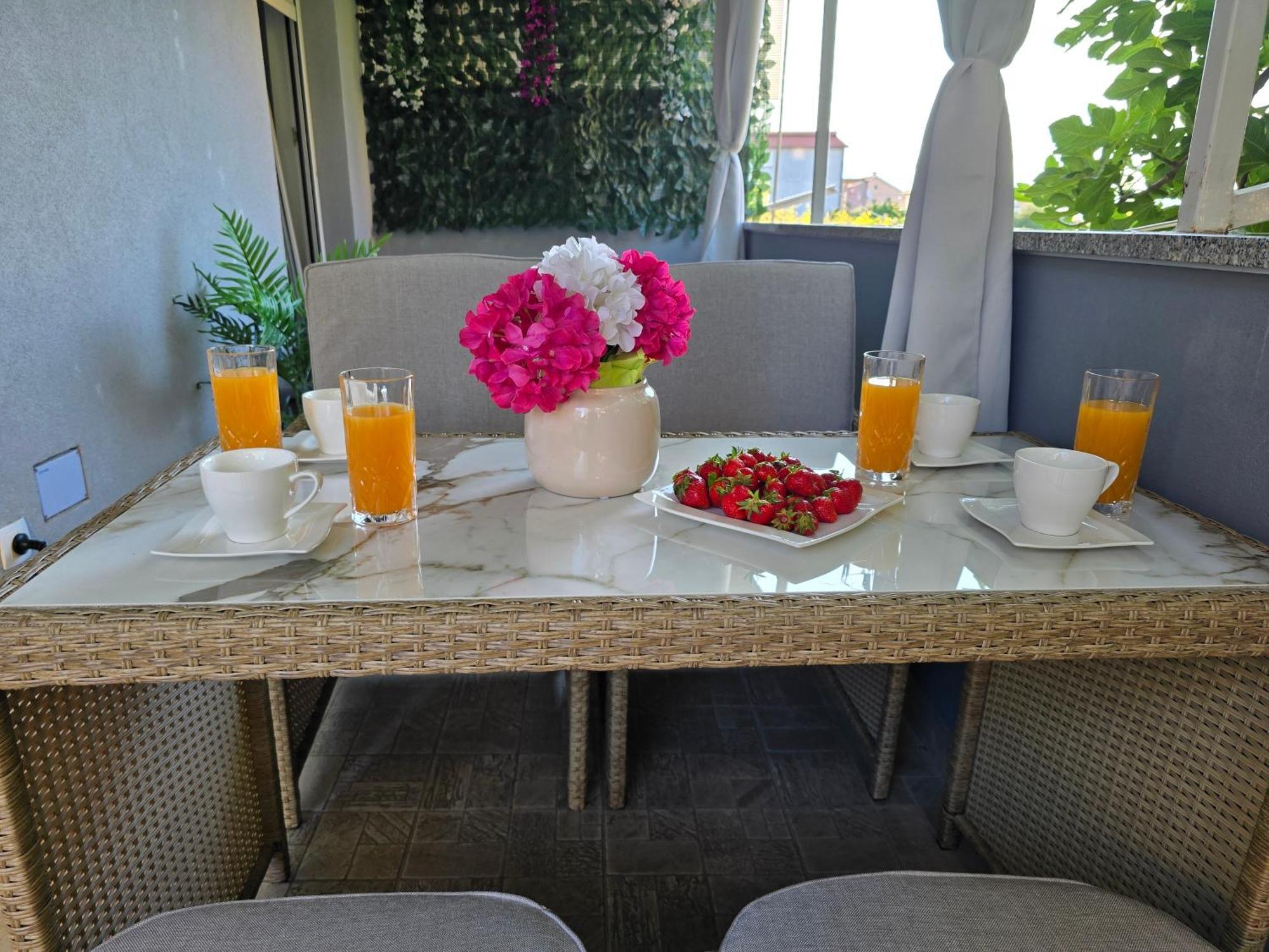 Apartment Blanca With Jacuzzi,Terase And Private Parking Kastela Bagian luar foto