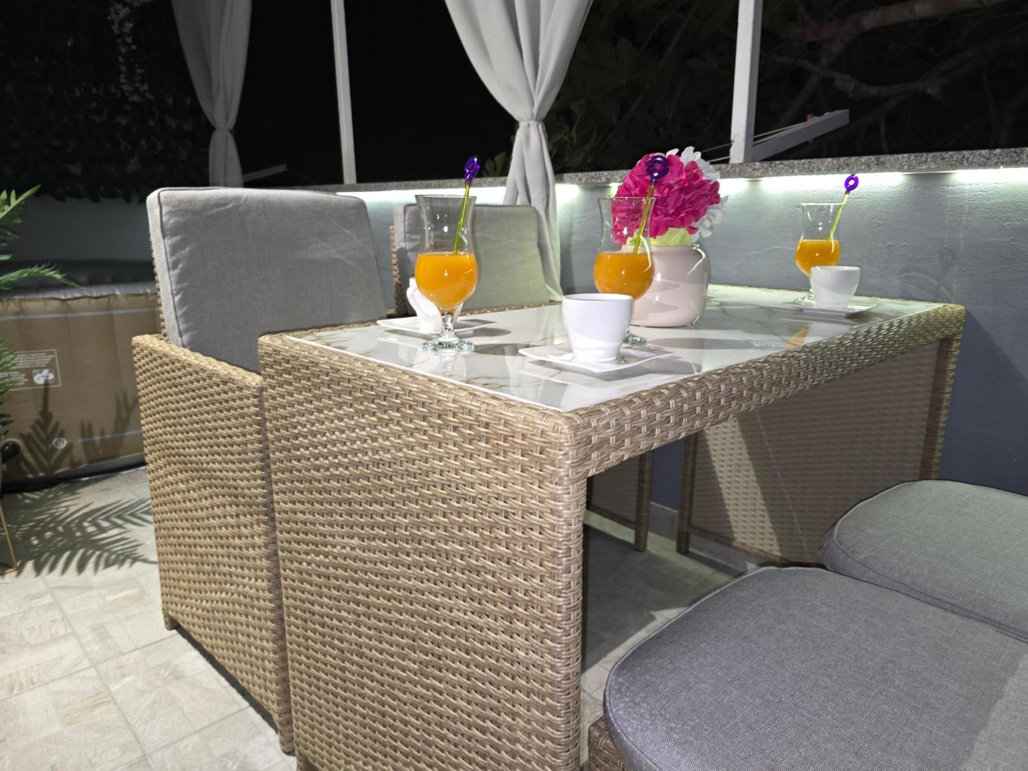 Apartment Blanca With Jacuzzi,Terase And Private Parking Kastela Bagian luar foto