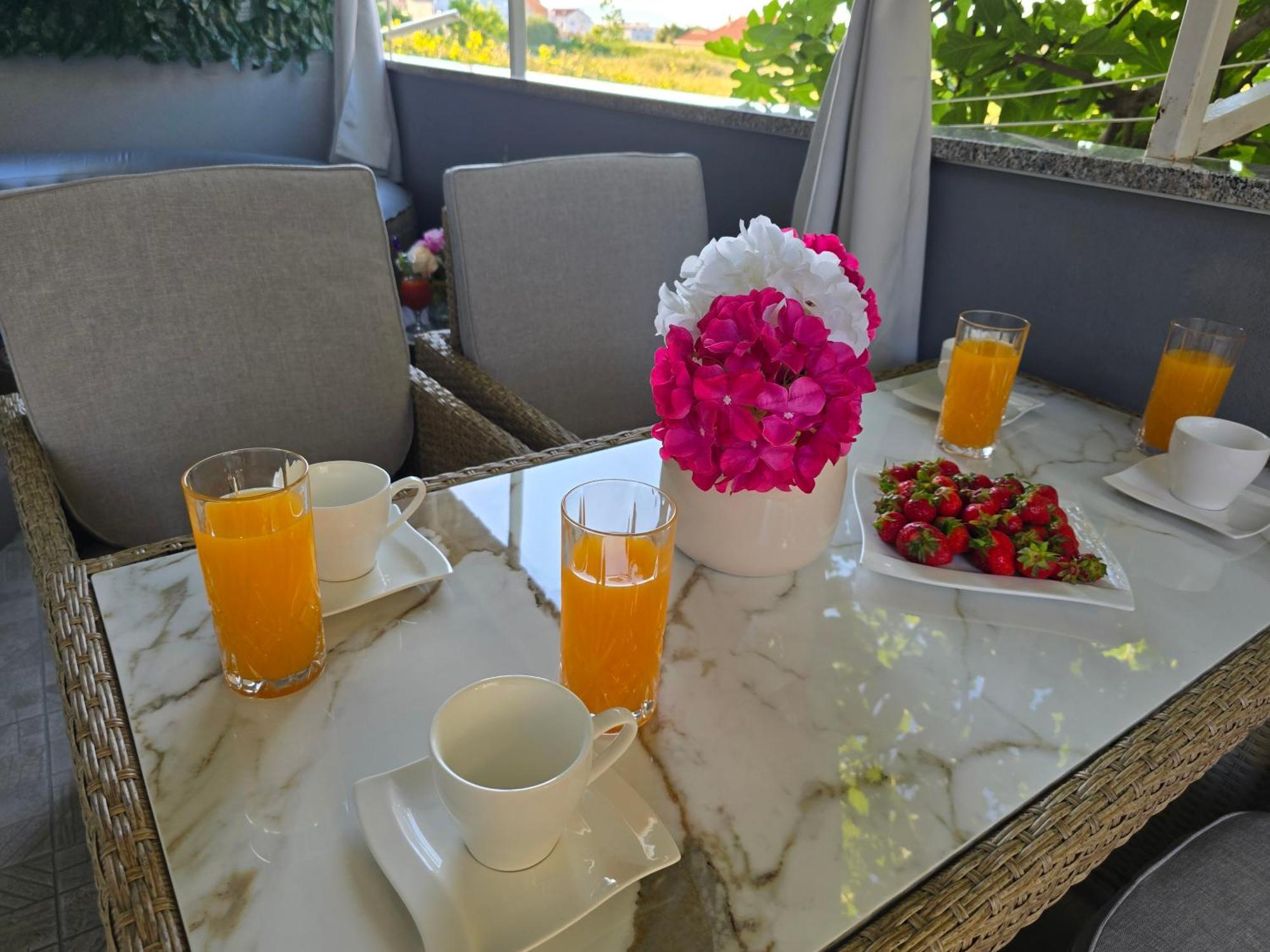 Apartment Blanca With Jacuzzi,Terase And Private Parking Kastela Bagian luar foto